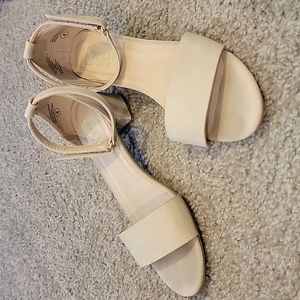 Girls tan heels size 4